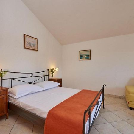 Krknjasi Hotell Veliki Drvenik Exteriör bild