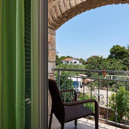 Krknjasi Hotell Veliki Drvenik Exteriör bild