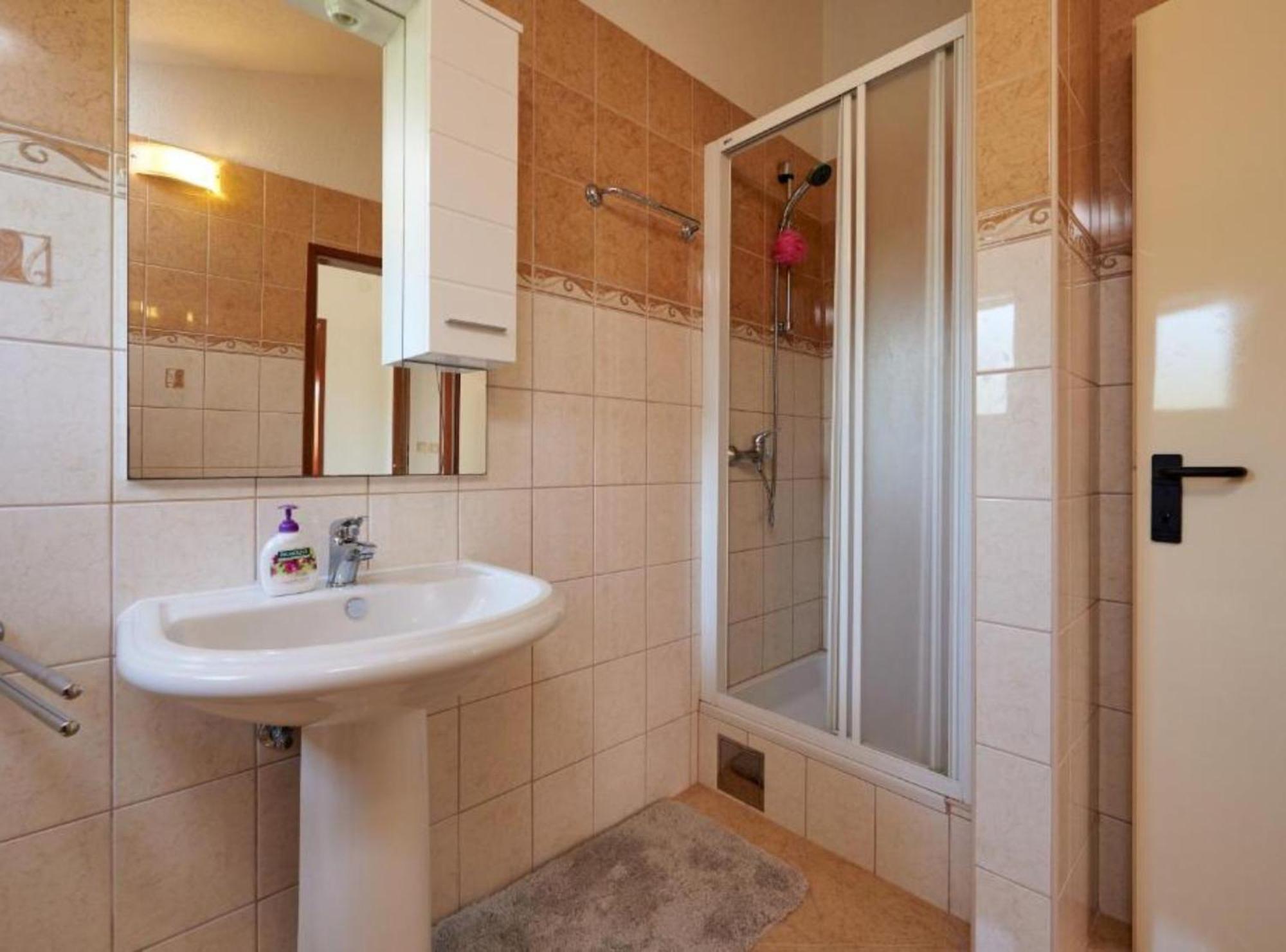Krknjasi Hotell Veliki Drvenik Exteriör bild
