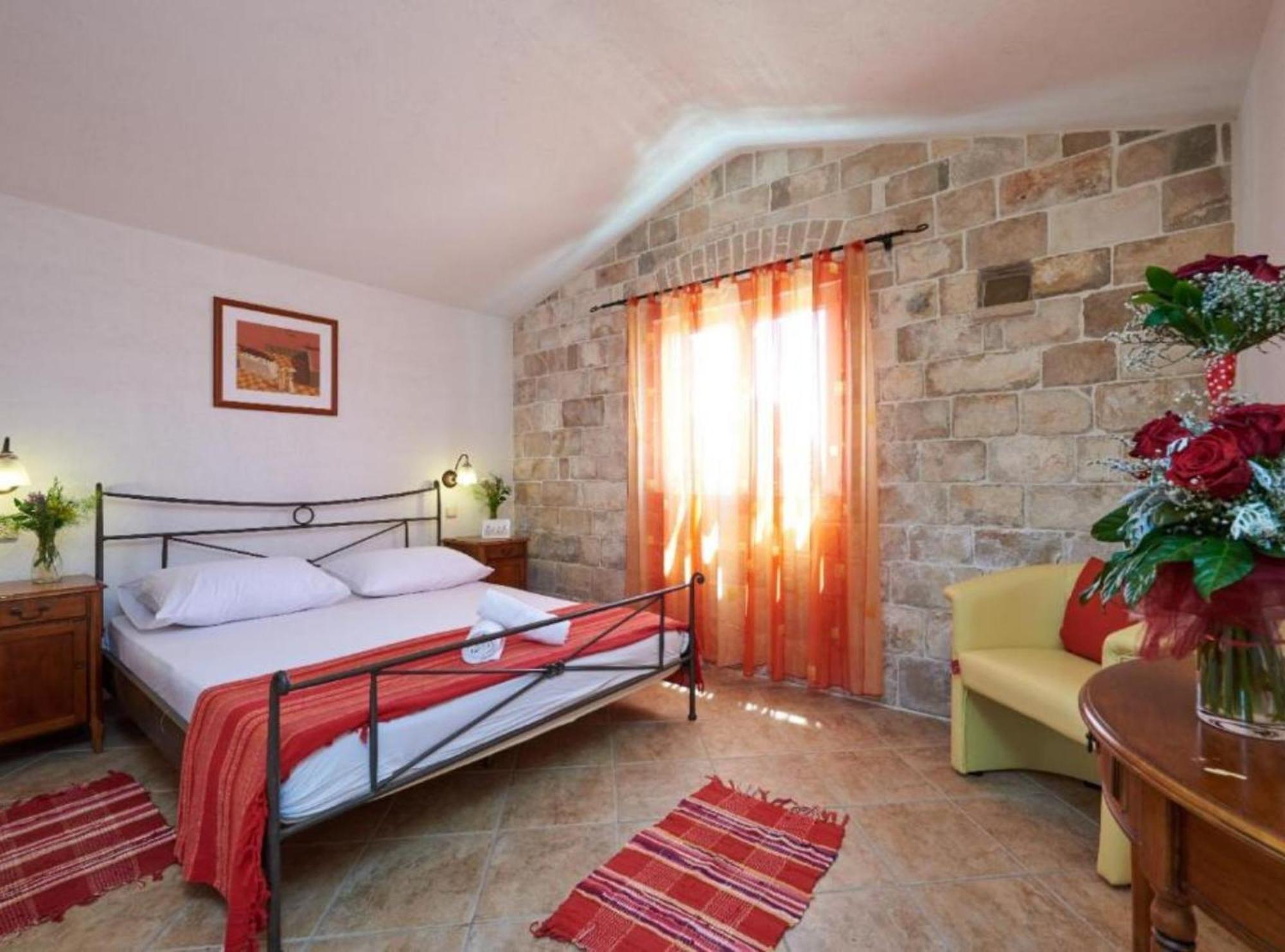 Krknjasi Hotell Veliki Drvenik Exteriör bild