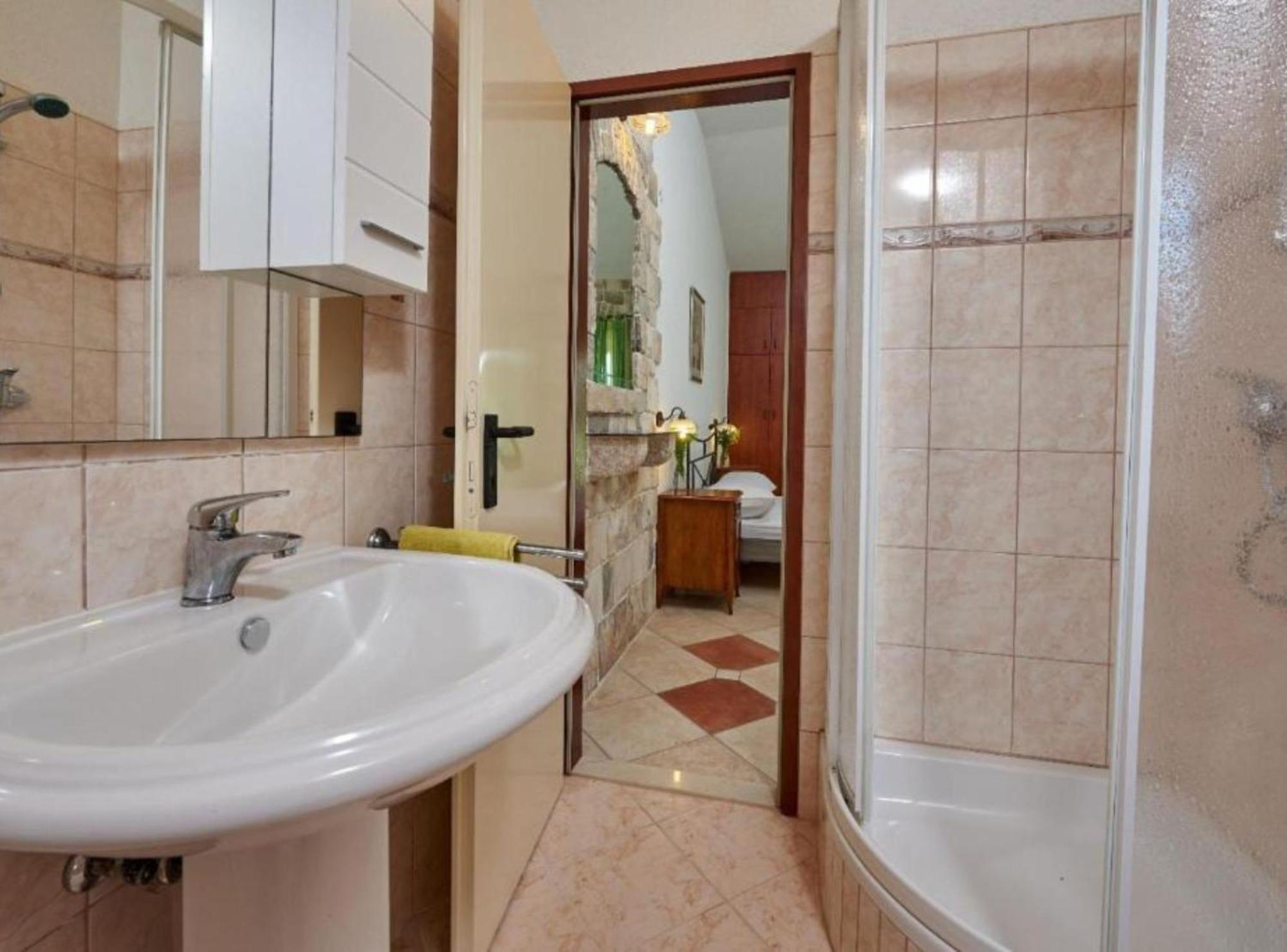 Krknjasi Hotell Veliki Drvenik Exteriör bild