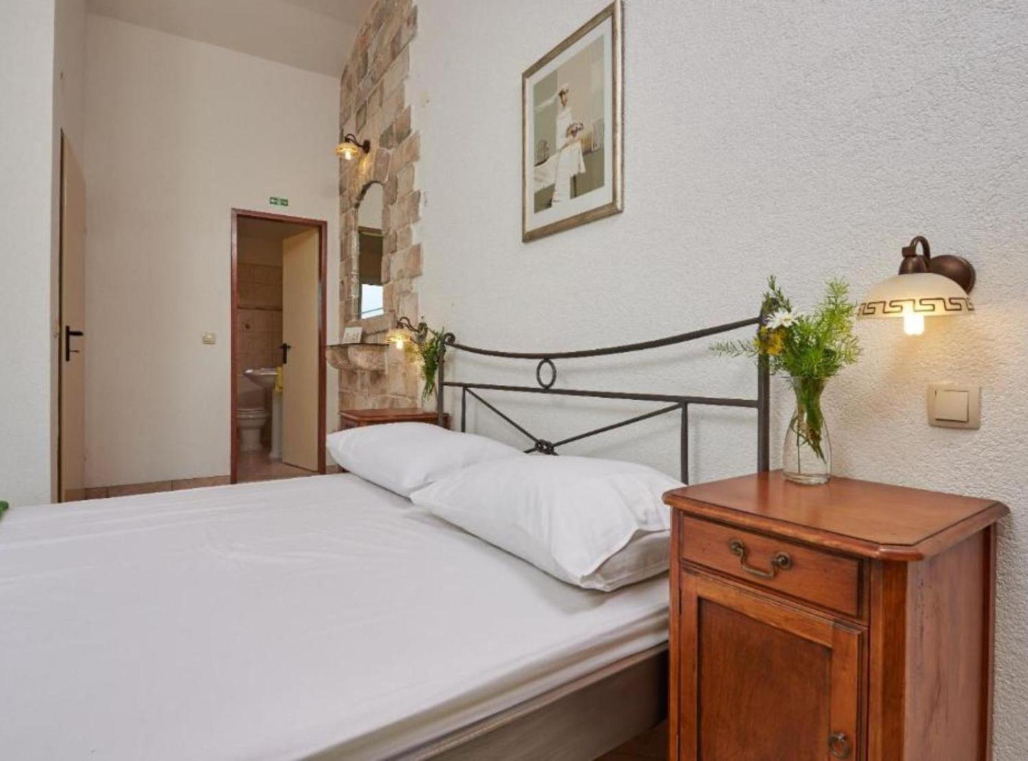 Krknjasi Hotell Veliki Drvenik Exteriör bild