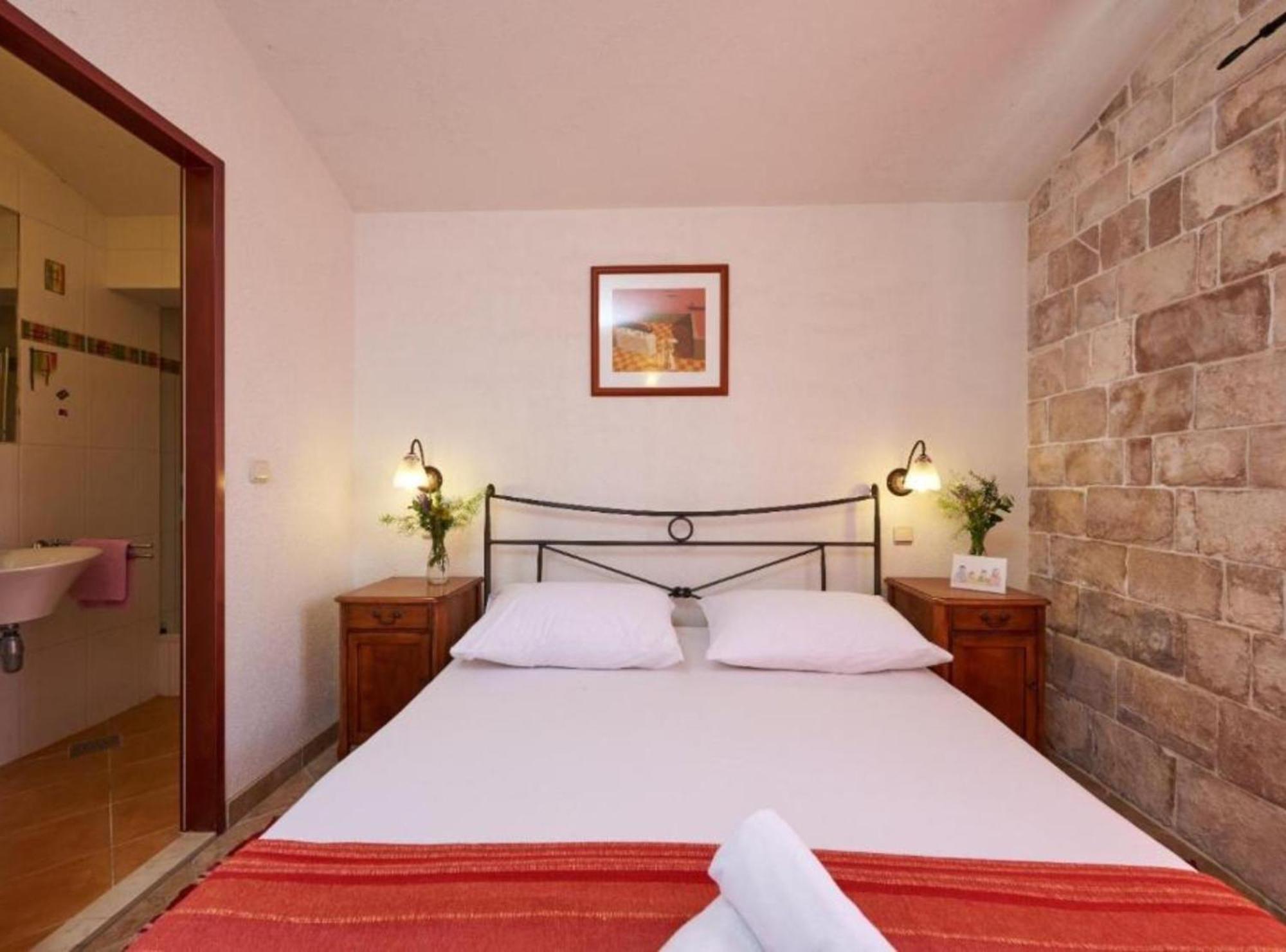 Krknjasi Hotell Veliki Drvenik Exteriör bild