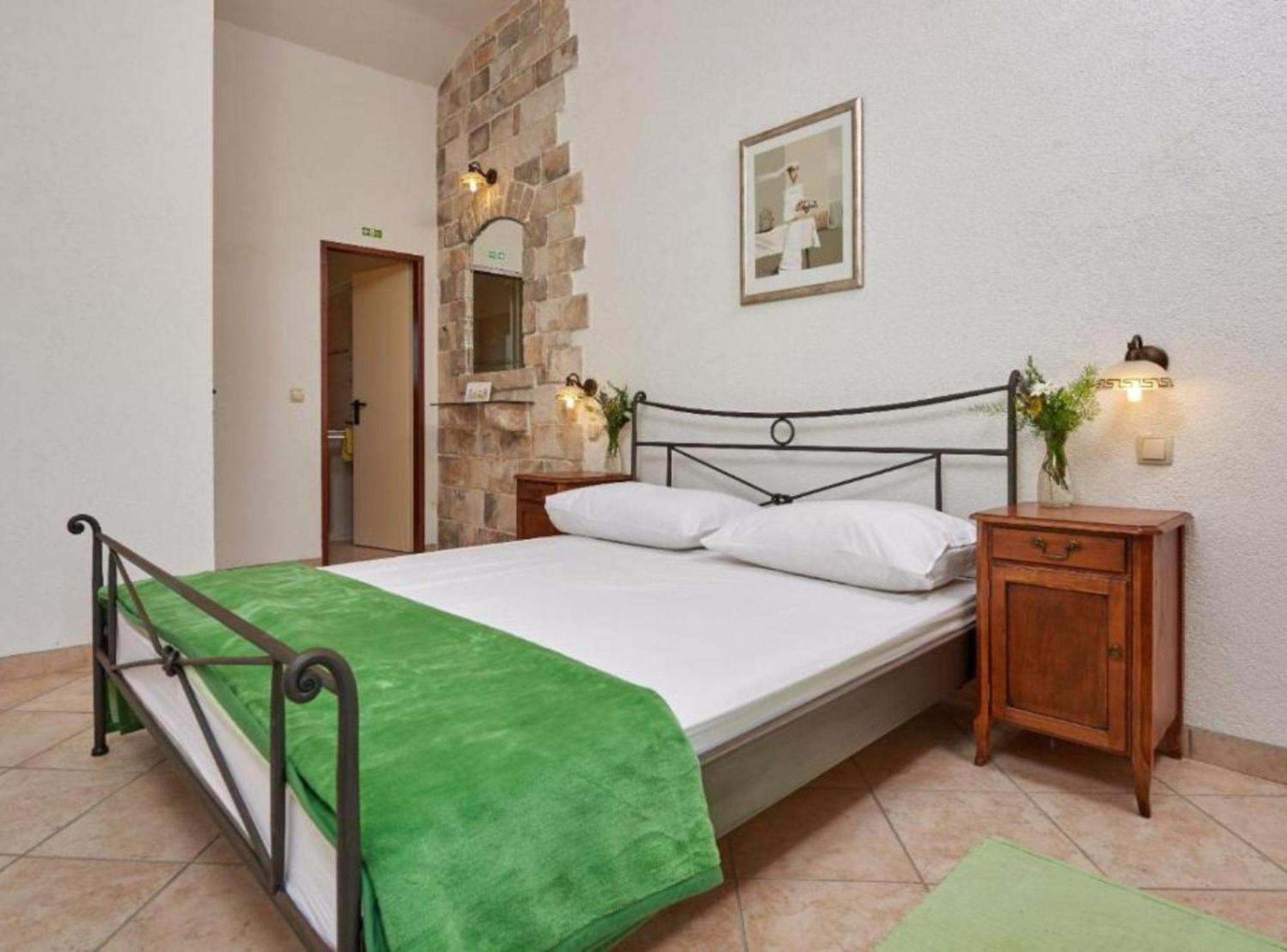 Krknjasi Hotell Veliki Drvenik Exteriör bild