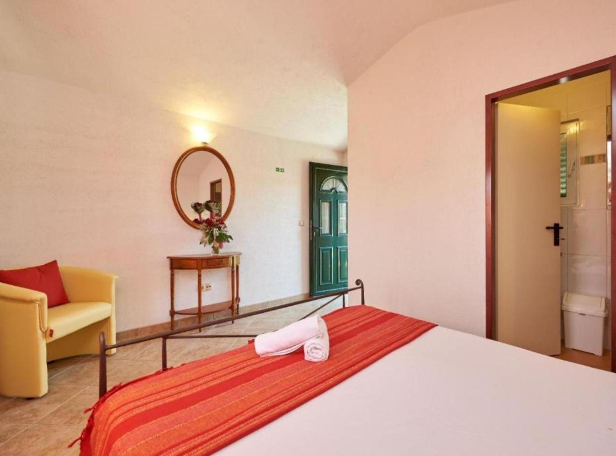 Krknjasi Hotell Veliki Drvenik Exteriör bild