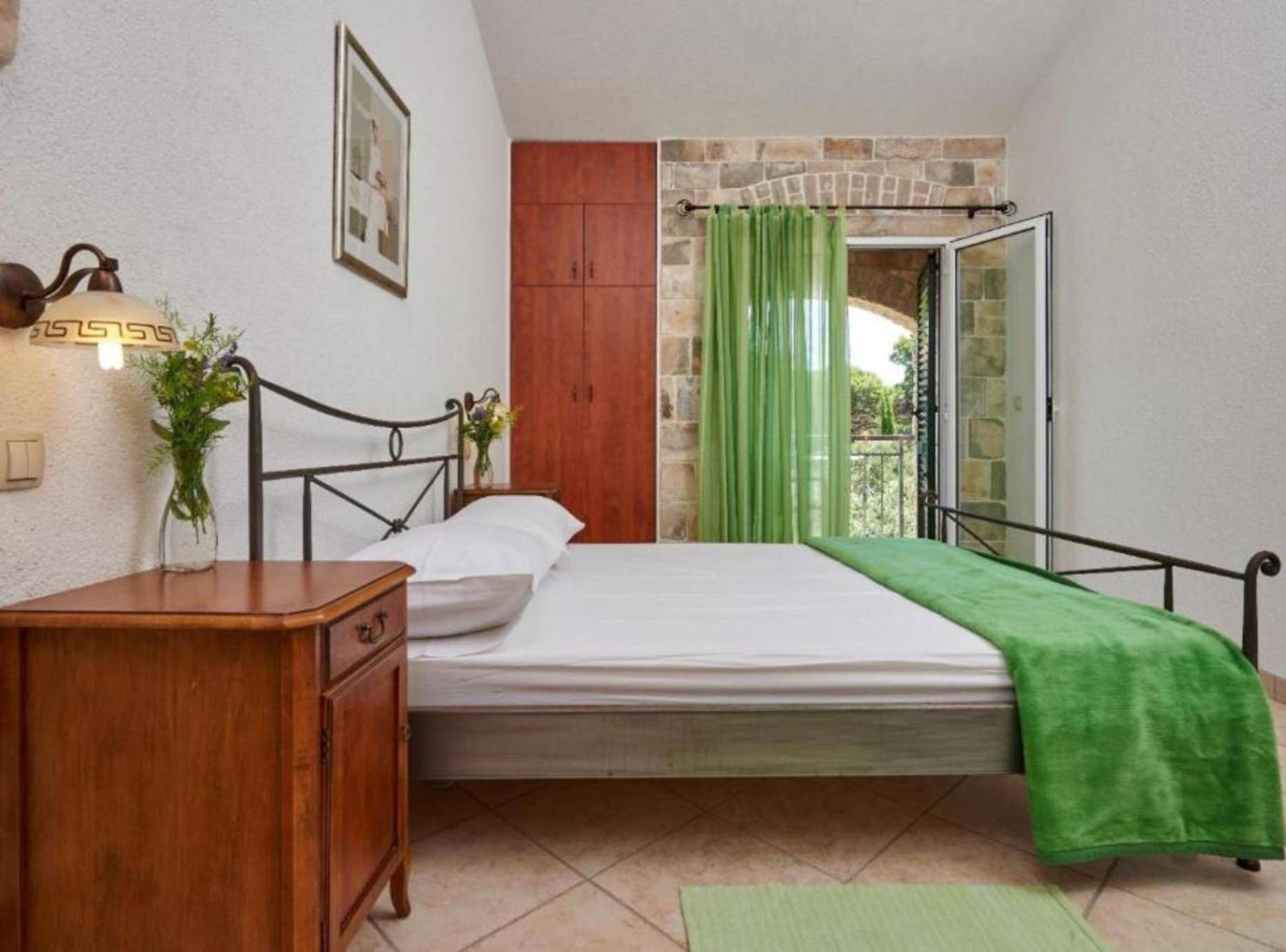 Krknjasi Hotell Veliki Drvenik Exteriör bild