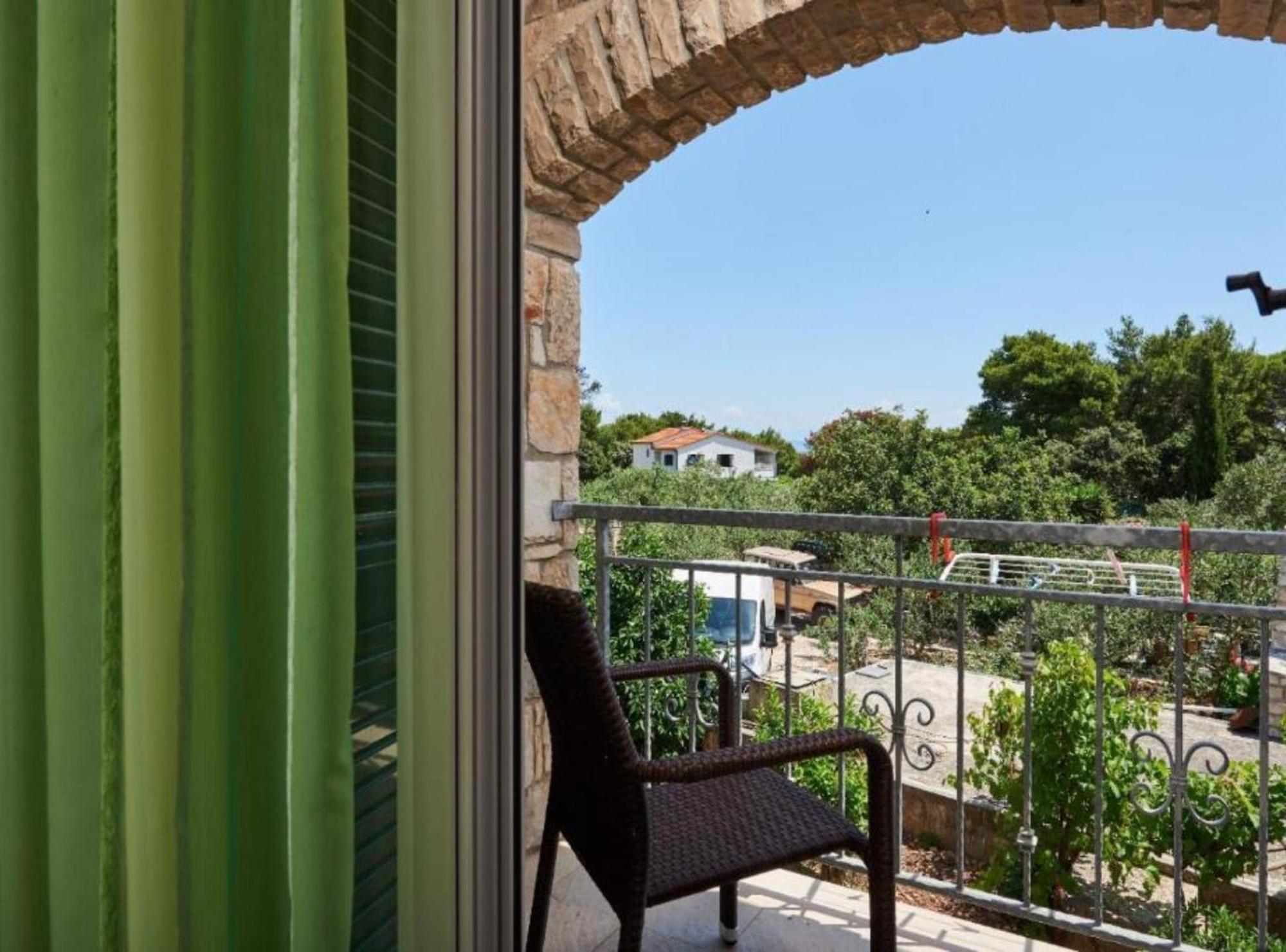 Krknjasi Hotell Veliki Drvenik Exteriör bild